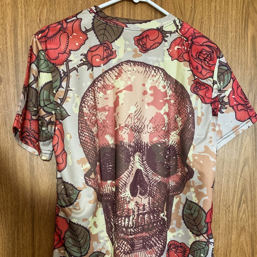 Skull and Roses Shirt - Picture 2 of 3